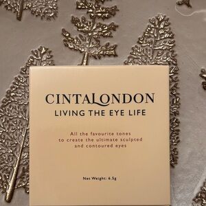 Living The Eye Life Eyeshadow Palette